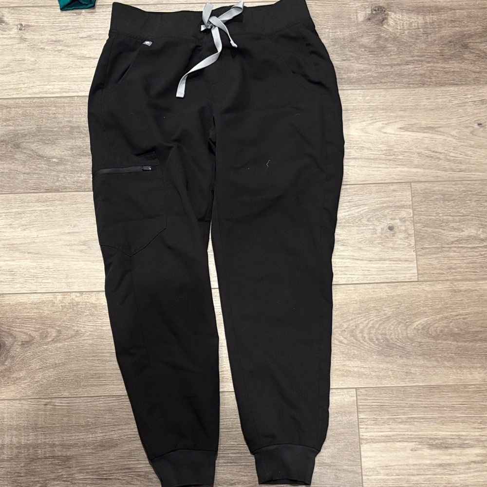 Black Zamora Jogger Figs